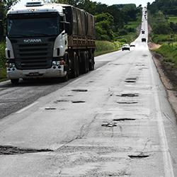 Rodovias em condições inadequadas comprometem desenvolvimento do país Rodovias em condições inadequadas comprometem desenvolvimento do país